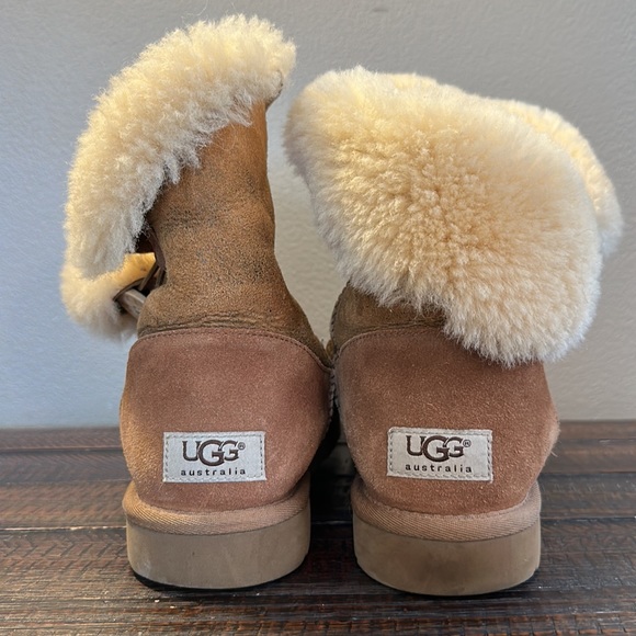 UGG Chestnut Bailey Button Bomber 5838 Size 8W with Wooden Button - Picture 2 of 6